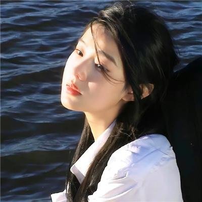 红衣小女孩